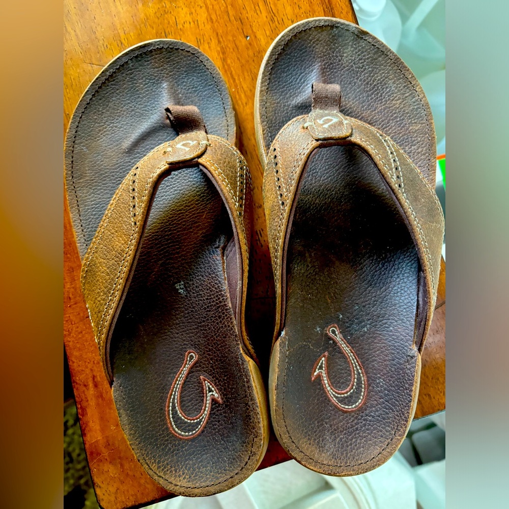 Olukai flip-flops men’s size 7 that’s a women’s size 8 1/2